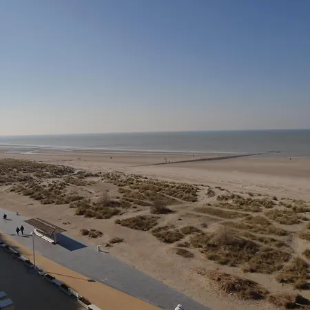 In By The Beach, Cleaning Included Apartamento *