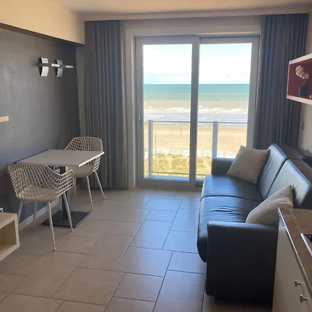 In By The Beach, Cleaning Included Apartamento